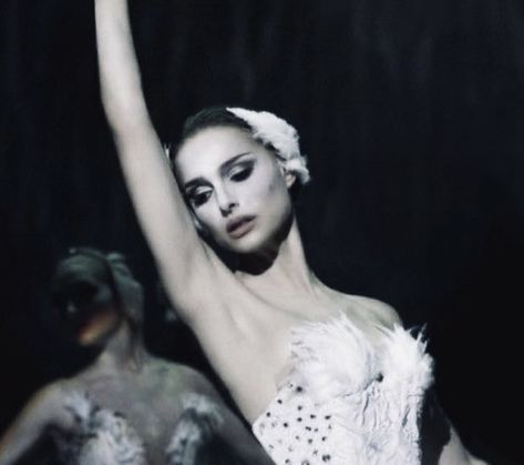 Dark Coquette Aestethic Images, Aesthetic Black And White Pfp, Dark Ballet Aesthetic, Coquette Black And White, Natalie Portman Black Swan, Nina Sayers, Uk Icon, Black Swan Movie, Black Swan 2010