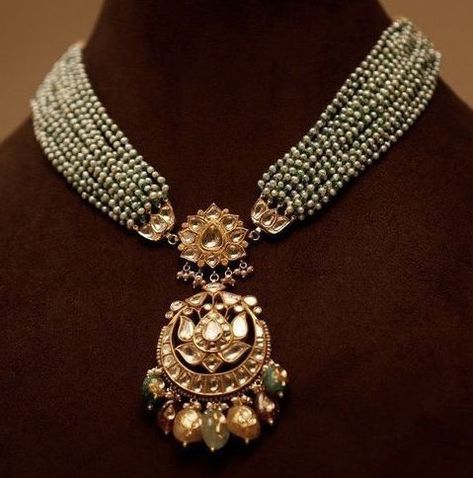 Pearl Necklace Designs Indian, Jadtar Jewellery Necklaces, Kundan Pendant Set, Neck Pieces Jewelry, Antique Necklaces Design, Choker Necklace Designs, Antique Gold Jewelry Indian, Pearl Jewelry Design, Gold Jewelry Simple Necklace