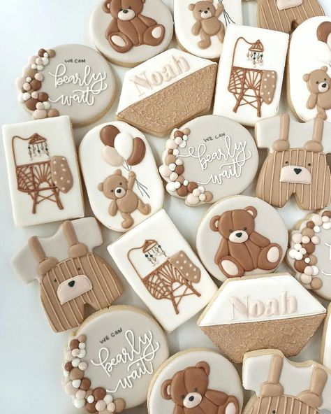 Baby Bear Birthday Party, Bear Baby Shower Cake, Baby Shower Themes Neutral, Baby Shower Decorations Neutral, Teddy Bear Cookies, Baby Shower Sweets, Bear Baby Shower Theme, Idee Babyshower, Baby Shower Theme Decorations