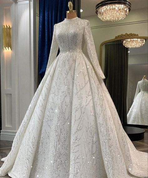 Engagement Dress Modest, Wedding Dresses Garden, Wedding Dresses Fit, Baju Kahwin, Muslimah Wedding Dress, Muslimah Wedding, Big Wedding Dresses, Wedding Dress Bustle, Bride Dress Simple