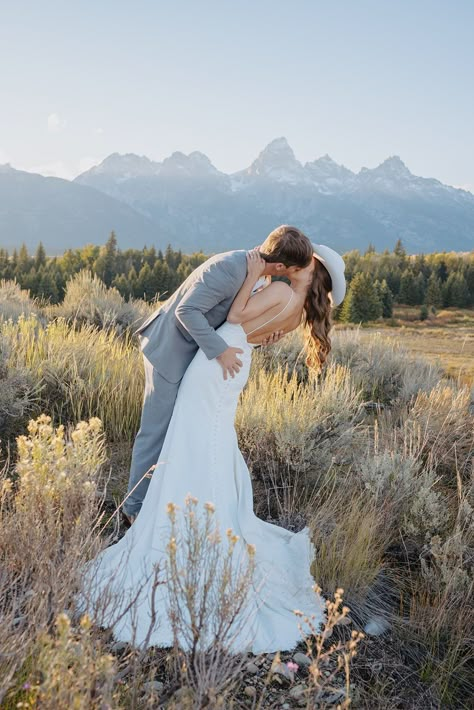 Jackson Hole wedding photographer photographs an all inclusive Jackson Hole intimate wedding showing inspiration on scenic weddings, outdoor intimate wedding, bridal inspo and more.  Photo By Foxtails Photography  #wyomingweddingphotographer #jacksonholewedding #intimatewedding #allinclusivewedding #wyomingwedding Wyoming Wedding, Jackson Hole Elopement, Jackson Hole Wedding Summer, Jackson Hole Wyoming Elopement, Jackson Hole Wyoming Wedding, Wyoming Elopement Jackson Hole, Jackson Hole Wyoming Spring, Cloudveil Jackson Hole, Scenic Wedding