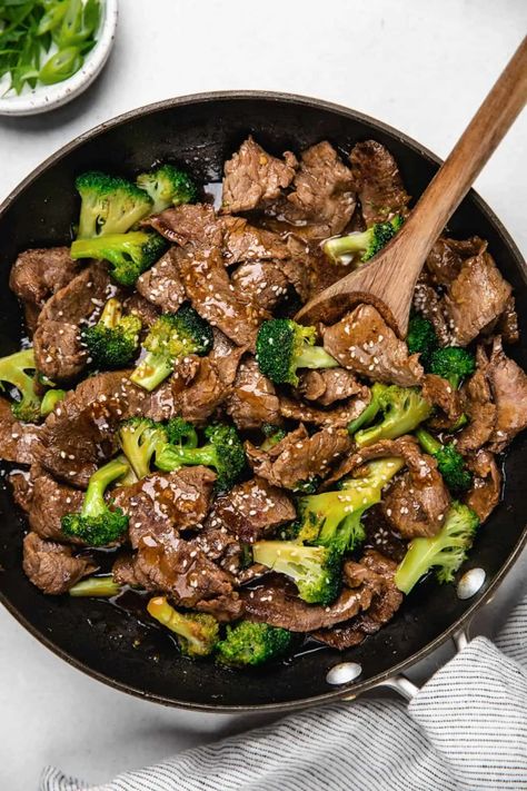 Beef and Broccoli Stir Fry - Veronika's Kitchen Healthy Beef And Broccoli, Beef Broccoli Stir Fry, Easy Beef And Broccoli, Beef Broccoli, Teriyaki Beef, Healthy Beef, Just A Taste, Beef And Broccoli, Broccoli Stir Fry