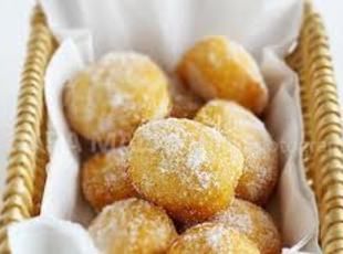 simple but delicious Deep Fried Biscuit Dough, Chinese Donuts, Fried Biscuits, Biscuit Donuts, Pillsbury Biscuits, Sugar Biscuits, Chinese Buffet, Easy Donuts, Doughnut Holes