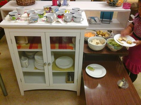 A Montessori Musing Place: The Snack Table Montessori Shelves, Food For The Week, Preschool Classrooms, Montessori Shelf, Montessori Environment, Montessori Language, Montessori Room, Classroom Idea, Montessori Classroom