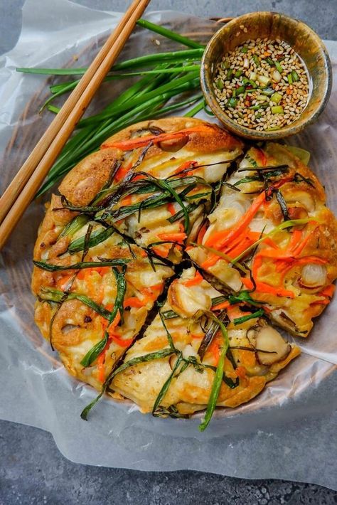 Korean Pancake Recipe, Vegan Kimchi Recipe, Savoury Pancake Recipe, Kimchi Pancake, Korean Pancake, Vegan Kimchi, Vegetable Pancakes, Healthy Pancake Recipes, Kimchi Recipe