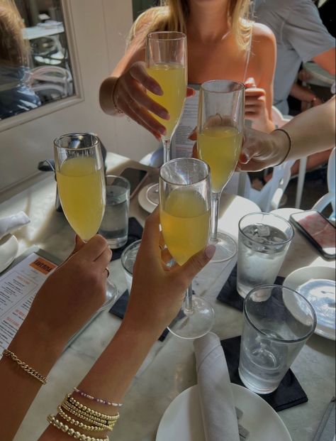 Bottomless brunch in Austin Tx Bottomless Brunch Aesthetic, Boujee Brunch, Brunch Asthetic Picture, Bottomless Brunch Outfit, Mom Brunch, Girls Brunch, Bottomless Brunch, 24th Birthday, 23rd Birthday