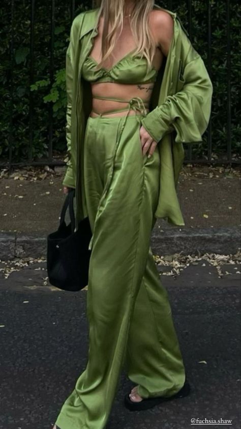 Green Silk Two Piece Outfit, Matching Silk Set Outfit, Picnic Pants Outfit, Silk Two Piece Outfit, Picnic Outfit Summer, Aesthetic Summer Fashion, Vietnam Clothes, Colors Outfit, Fashion Outfits Summer