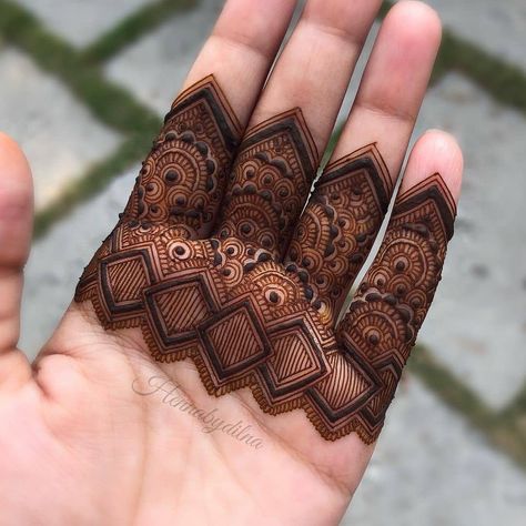 Stylish Mehndi Design’s Instagram post: “Elegant Mehndi Designs By @hennabydilna Download the K4 Henna App. LINK IN BIO ! 👆👆 #henna #hennafun #hennaart #hennainspire #hennainspo…” Simple Henna Designs For Beginners, Elegant Mehndi Designs, Henna Designs For Beginners, Elegant Mehndi, Front Hand Mehndi Design, Finger Mehndi, Short Mehndi Design, Front Hand Mehndi, Hand Mehndi Design