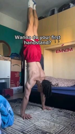 Credits: tiktok: omarcalisthenics_ #healthylifestyle #fitnessmotivation #workout #nutrition #healthyliving #fitlife #fitspiration #exercise #getfit #wellness #healthylife #healthyfood #weightlossjourney #fitnessgoals #fitnessjourney #healthy #selfcare Split Pose Drawing Reference, Calisthenics Workout At Home, Calisthenics Workout For Beginners, Pre And Post Workout, Calisthenics Workout Plan, Hand Stand, Post Workout Protein, Workout Nutrition, Trening Sztuk Walki