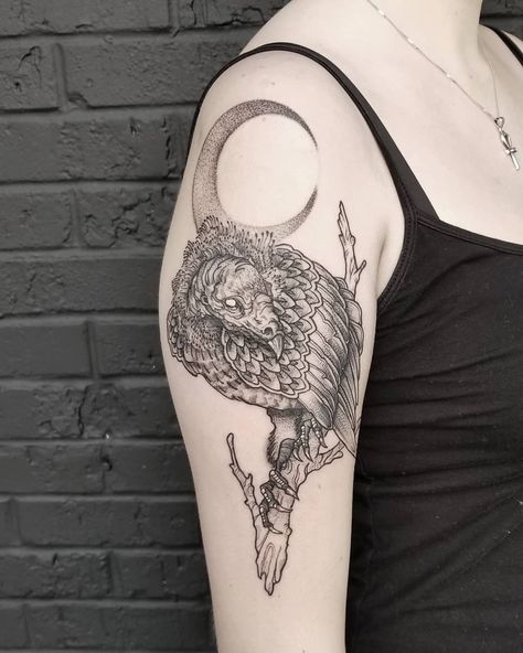 Black Vulture Tattoo, Turkey Vulture Tattoo, Veil Tattoo, Vulture Tattoo, Interesting Tattoos, Cross Drawing, Caw Caw, Crow Tattoo, Gothic Tattoo