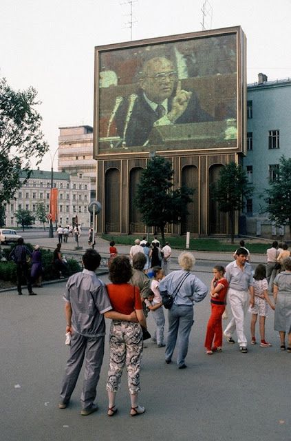 Moscow Girls, Union Of Soviet Socialist Republics, Mikhail Gorbachev, Back In The Ussr, Brutalism Architecture, Russian Culture, Study Photography, Russian Orthodox, Aesthetic People