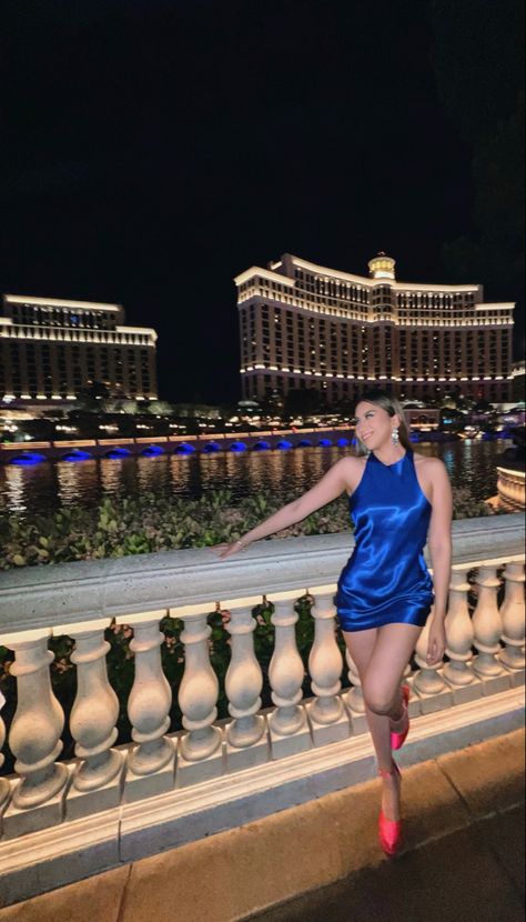 Los Vegas Outfits Summer, Vegas Bday Outfit, Poses In Vegas, Vegas Pool Aesthetic, Vegas Pose Ideas, 21 Vegas Birthday, Las Vegas Poses, Las Vegas Inspo Pics, Bellagio Fountains Las Vegas