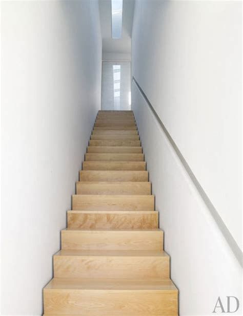 Best 5 Recessed Handrails For Stairs Recessed Handrail Staircase, Recessed Stair Handrail, Stairs Between Walls, Hidden Handrail, Staircase Narrow, Recessed Handrail, Clubhouse Architecture, Toshiko Mori, White Railing