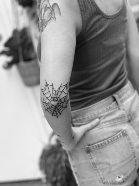 Spiderweb Elbow Tattoo Stencil, Heart Web Tattoo Elbow, Spiderweb Heart Tattoo Elbow, Heart Spiderweb Knee Tattoo, Spider Web Elbow Tattoos For Women, Elbow Spiderweb Tattoo, Spiderweb Elbow Tattoo Women, Cobweb Elbow Tattoo, Spiderweb Sternum Tattoo