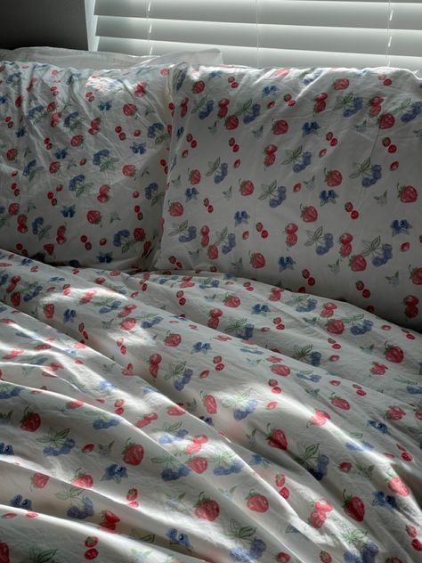 Cute Bed Sheets, Girly Room Decor, Comfy Bedroom, Uni Room, Closet Remodel, Pinterest Room Decor, Girly Room, Cozy Room Decor, Vintage Bed