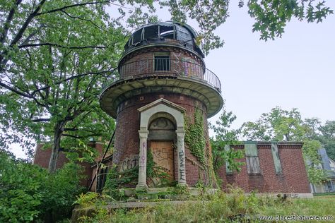 Observatory House, Observatory Room, House With Observatory, Observatory Bedroom, Observatory Aesthetic, Backyard Observatory, Sphere Architecture, Minecraft Observatory, House Observatory Room