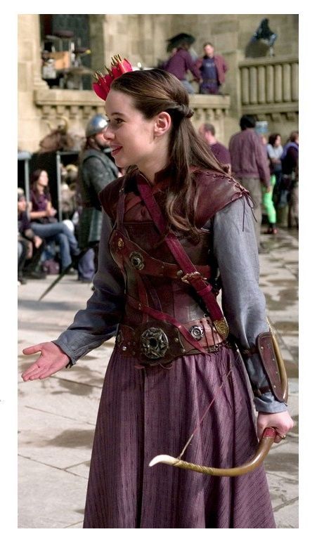 Susan's clothes. Almost all of her outfits are so amazing Susan Narnia, Narnia Dresses, Battle Outfits, Queen Susan, Narnia Costumes, Armor Inspiration, Night Raid, Narnia Cast, Narnia Movies