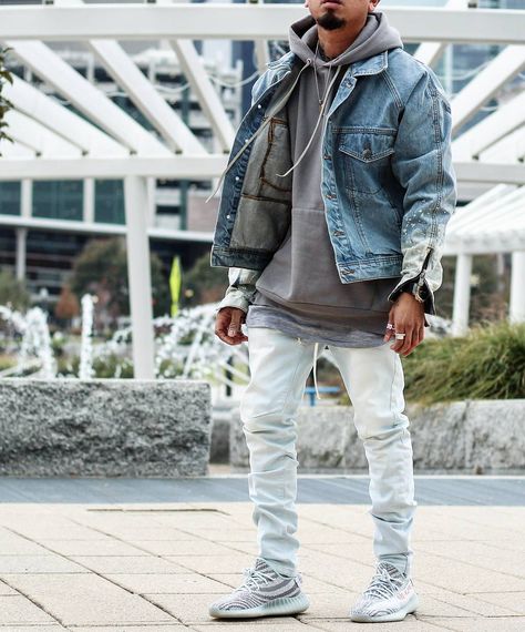 Yeezy Blue Tint Outfit, Yeezy Blue Tint, Yeezy Boost 350 Outfit, Zebra Outfit, Winter Outfits Men Streetwear, Outfits Men Streetwear, Yeezy Outfit, Japan Streetwear, Mens Trendy Outfits