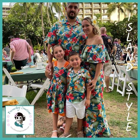 Family Hawaiian Outfits, Hawaiian Christmas Party Outfit, Hawaiian Christmas Outfit, Hawian Outfits, Caribbean Theme Party, Luau Party Outfit, Matching Hawaiian Outfits, Goa Trip, Hawaii Themed Party