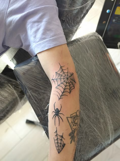 #web #vebtattoo #tattoo #spider Spiderman Web Shooter Tattoo, Knee Spiderweb Tattoo, Spider Web Leg Tattoo, Spider Leg Tattoo, Spider Sleeve Tattoo, Cobweb Tattoo, Tattoos God, Tattoo Spider, Spider Web Tattoo