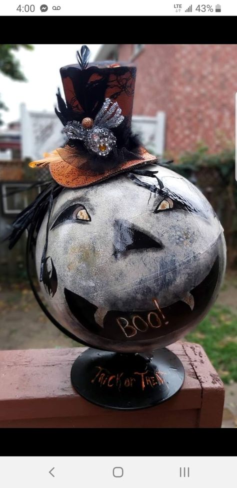 Painted Globes Diy Ideas, Halloween Globes Diy, Globe Repurpose, Painted Globe Diy, Halloween Globe, Halloween Crafts Diy Projects, Diy Globe, Globe Projects, Crafts For Halloween