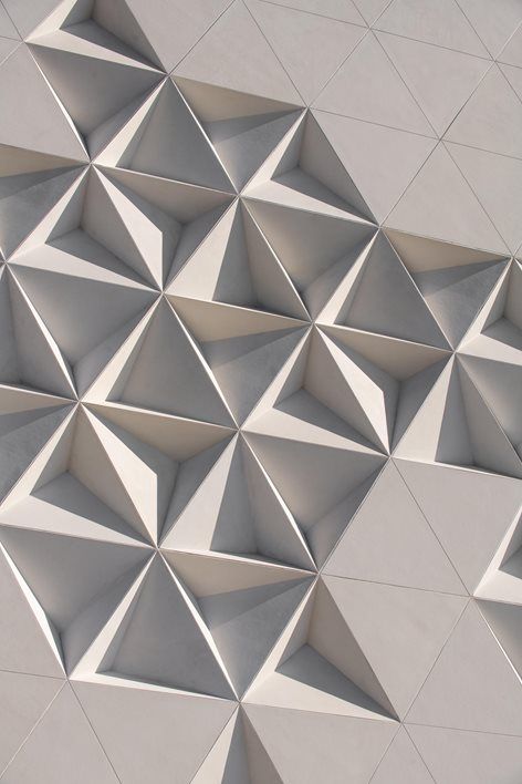 Triangle Geometric Design, Geometrical Pattern Design, Store Facade, Facade Pattern, Architectural Pattern, Origami Architecture, Origami Ball, Origami Decoration, Tropical Architecture