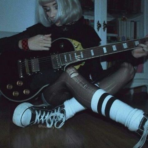 grunge aesthetic Pop Rock, Pop Punk, Grunge Aesthetic, New Post, Guitar