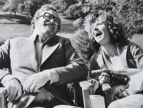 Stunning photo of Sir Michael Caine and Julie Walters filming Educating Rita (1983). Julie Walters, Michael Caine, Classic Movies, Photographic Prints, Photo Frame, Che Guevara, Fine Art Prints, Historical Figures, Actresses