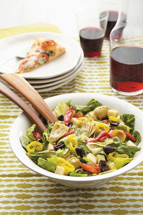 Vegetarian Antipasto, Salad Antipasto, Easy Italian Dressing, Antipasto Salad Recipe, Salad Photo, Homemade Vinaigrette, Antipasto Salad, Couple Cooking, Smoked Fish