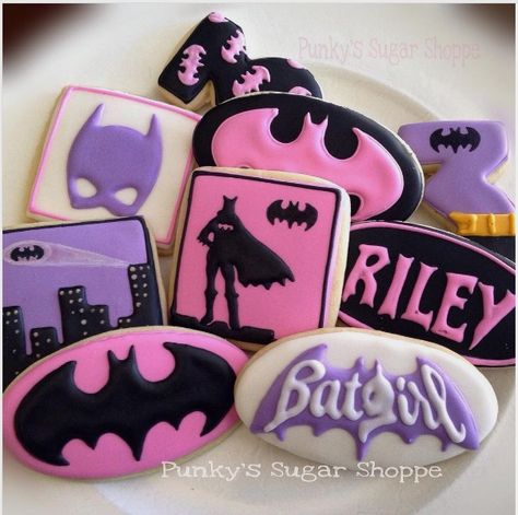 Batgirl cookies! Cookie Reference, Batgirl Cake, Batgirl Party, Batman Baby Shower, Superhero Cakes, Superhero Cookies, Batman Girl, Baby Batman, Batman And Batgirl