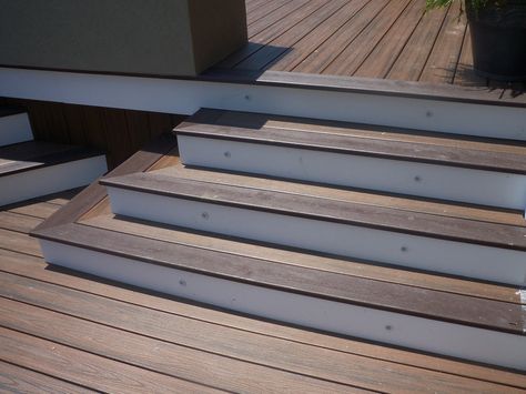 Pyramid Steps with riser lights Trex Steps, Trex Stairs, Trex Railing, Patio Stairs, Outdoor Living Deck, Deck Pictures, Hardwood Stairs, Patio Steps, Building Stairs