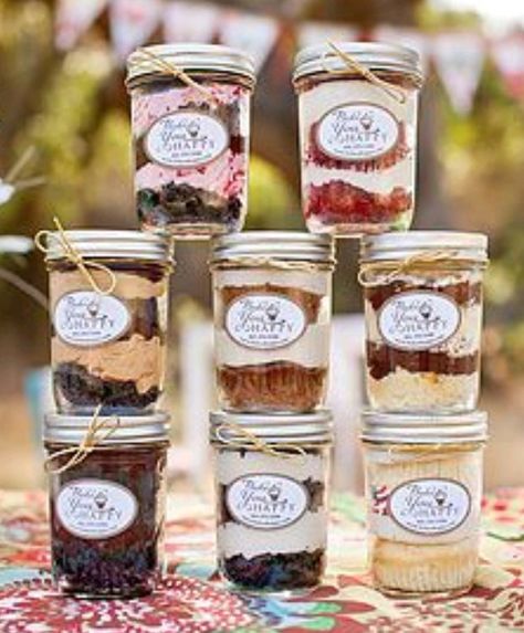 Mason Jar Desserts Recipes, Mason Jar Cupcakes, Bake Sale Packaging, Mason Jar Desserts, Cake Cups, Cupcake In A Jar, Jar Packaging, Cake In A Jar, Dessert In A Jar