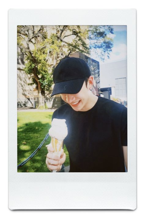 Bangchan Polaroid Aesthetic, Bangchan Polaroid Wallpaper, Bangchan Polaroid Scan, Chan Polaroid, Bangchan Polaroid, Skz Polaroid, Kpop Polaroid, Polaroid Kpop, Photobooth Template