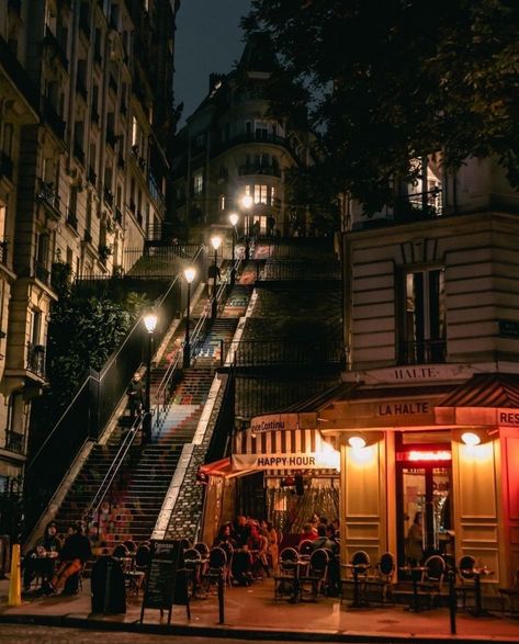 Paris Nightlife, Paris Sightseeing, Paris Dream, Romantic Paris, Paris Luxury, France Travel Guide, Instagram Paris, Its A Mans World, Paris Tours