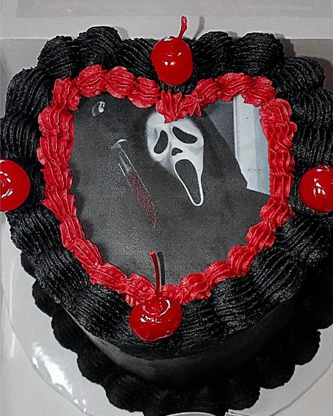 #ghostface #spooky #horror
#alternative Birthday Cake Horror Movie, Slasher Birthday Cake, Scream Bday Cake, Ghost Face Cake Ideas, Ghostface Cake Ideas, Scream Birthdays, Friday The 13th Cake, Scream Movie Cake, Horror Movie Birthday Cake