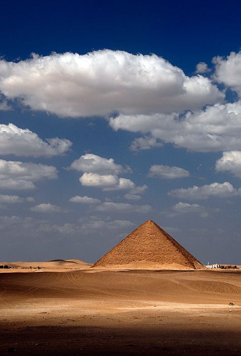 Red Pyramid, Dahshur, Egypt. The first true pyramid. Built by Sneferu The Red Pyramid, Giza Plateau, Red Pyramid, Giza Pyramids, Egypt Tours, Egyptian Pyramids, Pyramids Of Giza, Travel Packages, Egyptian Art