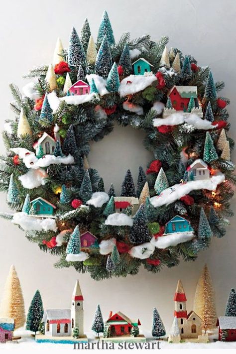 Village Wreath, Magic Christmas, Diy Christmas Wreaths, Wreaths Ideas, Holiday Village, Miniature Christmas, Noel Christmas, Magical Christmas, Christmas Wreaths Diy