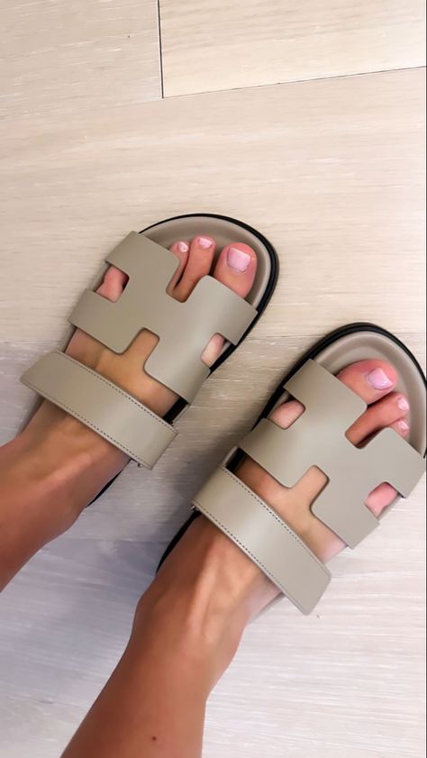 Hermes sandal, hermes chypre, designer shoes, shoes, sandals, chic, neutral Dad Sandals Outfit, Sandal Hermes, Hermes Sandal, Hermes Heels, Sandal Outfits, Hermes Slippers, Swag Hats, Shoes World, Sandals Outfit