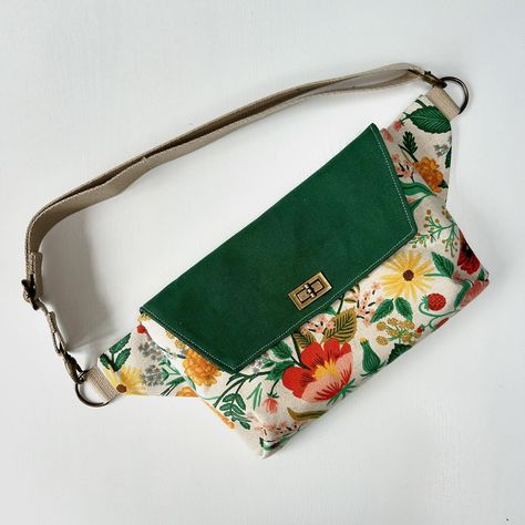 Here’s the first full look at one of the bags which will be in my drop on THURSDAY this week! This is a Haralson Belt Bag, it’s so comfortable & versatile to wear, either as a sling across your body or around your waist. This design is a one off, in stunning Rifle Paper Co poppy canvas. There will be 5 fabric options in this first drop for this shape! More info on cross body bags coming… Pattern- @noodlehead531 #haralsonbeltbag #beltbag #slingbag #handmadeslingbag Handmade Textiles, Cross Body Bags, One Drop, Full Look, Leather Diy, North Star, Diy Bag, Sling Bag, Belt Bag