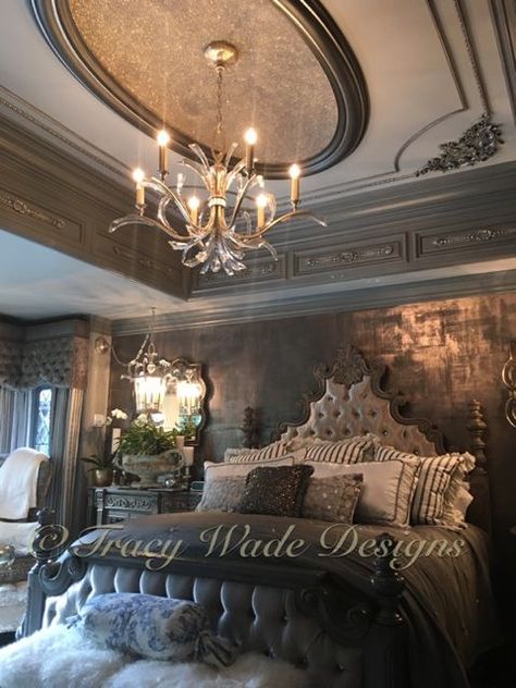 Glam bedroom Trimmed Walls, Lush Bedroom, Wallpaper Bedroom Aesthetic, Aesthetic Bedroom Design, Paint Collection, Ceiling Finishes, Regal Design, Dekorasi Kamar Tidur, Home Luxury