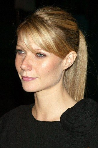 Easy Ponytail With Bangs - Gwyneth Paltrow Hairstyles Gwyneth Paltrow Hair, Side Fringe Hairstyles, Side Bangs Hairstyles, Rose Byrne, Swept Bangs, Side Swept Bangs, A Pony, Side Swept, Fringe Hairstyles