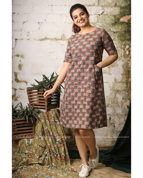 Cotton Frocks For Women, Straight Kurti Designs, Cotton Dress Pattern, Knee Length Dresses Casual, Simple Frock Design, Lehenga Saree Design, Casual Frocks, Simple Frocks, Cotton Shift Dress