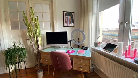 How to Layout Your Home Office with Feng Shui | Roomlay Feng Shui Desk Placement, Feng Shui Layout, Feng Shui Home Office, Small Corner Desk, Feng Shui Office, Home Feng Shui, Home Office Layouts, Purple Office, Creative Marketing Agency