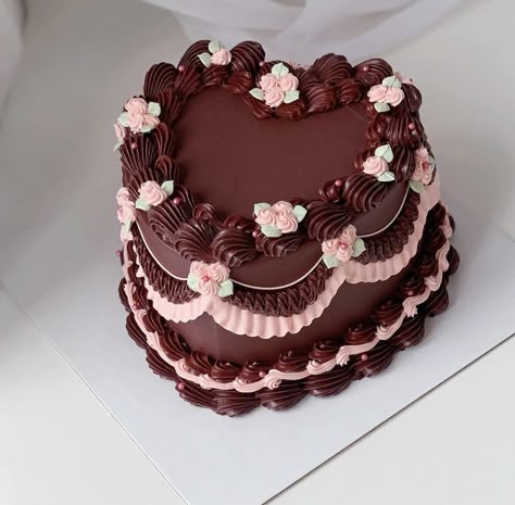 Unique Cake Designs, Contemporary Cake, Chocolate Valentine, Cake Design Ideas, Vintage Birthday Cakes, Mini Cakes Birthday, Gateaux Cake, Cute Baking, Pretty Dessert