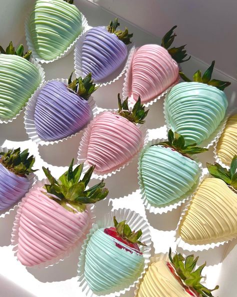 Pastel Desserts, Chocolate Covered Strawberry Recipe, Deco Pastel, Pastel Baby Shower, Spring Baking, Pastel Birthday, Easter Sweets, Pastel Cakes, Party Sweets