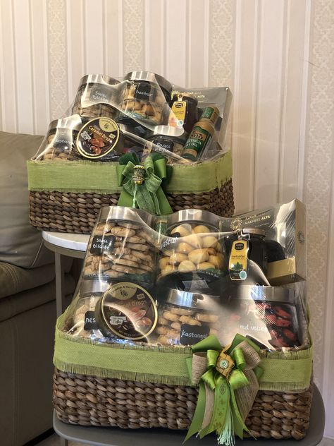 Hamper Raya Ideas, Hampers Lebaran Eid Idea, Food Hampers Packaging Basket Ideas, Parcel Lebaran Hampers, Cookie Hampers, Ide Hampers Lebaran, Eid Mubarak Hampers, Hampers Kue Kering, Hampers Packaging