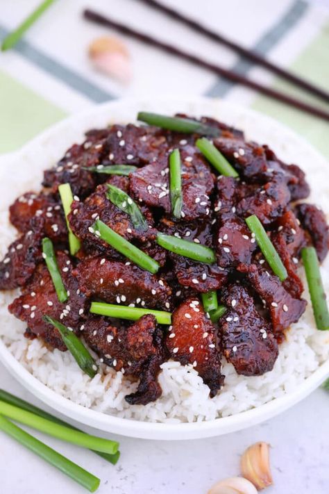 Mongolian Beef Recipe [Video] - Sweet and Savory Meals Mongolian Beef Recipe Pf Changs, Mongolian Recipes, Easy Mongolian Beef, Mongolian Beef Recipe, Pf Chang, Mongolian Beef Recipes, Mapo Tofu, Savory Meals, Sample Meal Plan