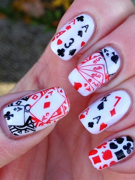 This is incredible, although way too long to do this and the nail polish would come off faster than you could do the design. Poker Nails Design, Poker Nails, Comic Nail Art, Card Nails, Vegas Nails, Matte Nail Art, Unghie Nail Art, Chic Nail Art, Halloween Acrylic Nails