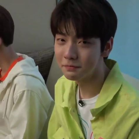 Soobin Crying, Beomgyu And Soobin, Txt Meme, Txt Memes, Crying Face, Clown Faces, Choi Soobin, Lost Soul, Meme Faces