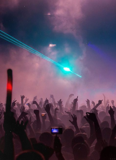 Concert Crowd, Concert Aesthetic, Poster Background Design, Club Life, Concert Photography, A Level Art, Teenage Dream, Night Club, Background Design